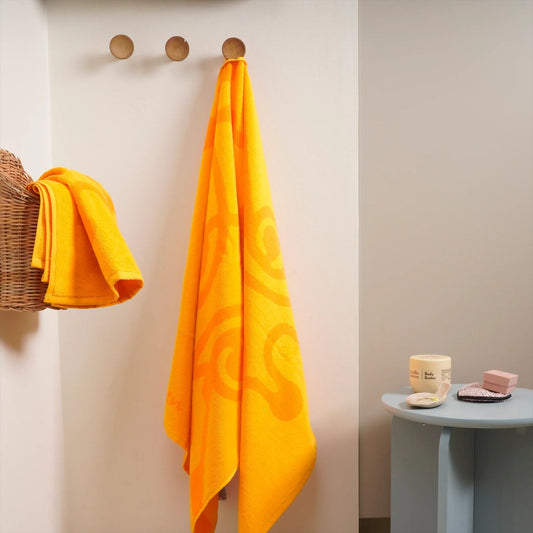 Bo Bendixen Giraffe Towel 50x100 cm Yellow made of fluffy terry cloth
