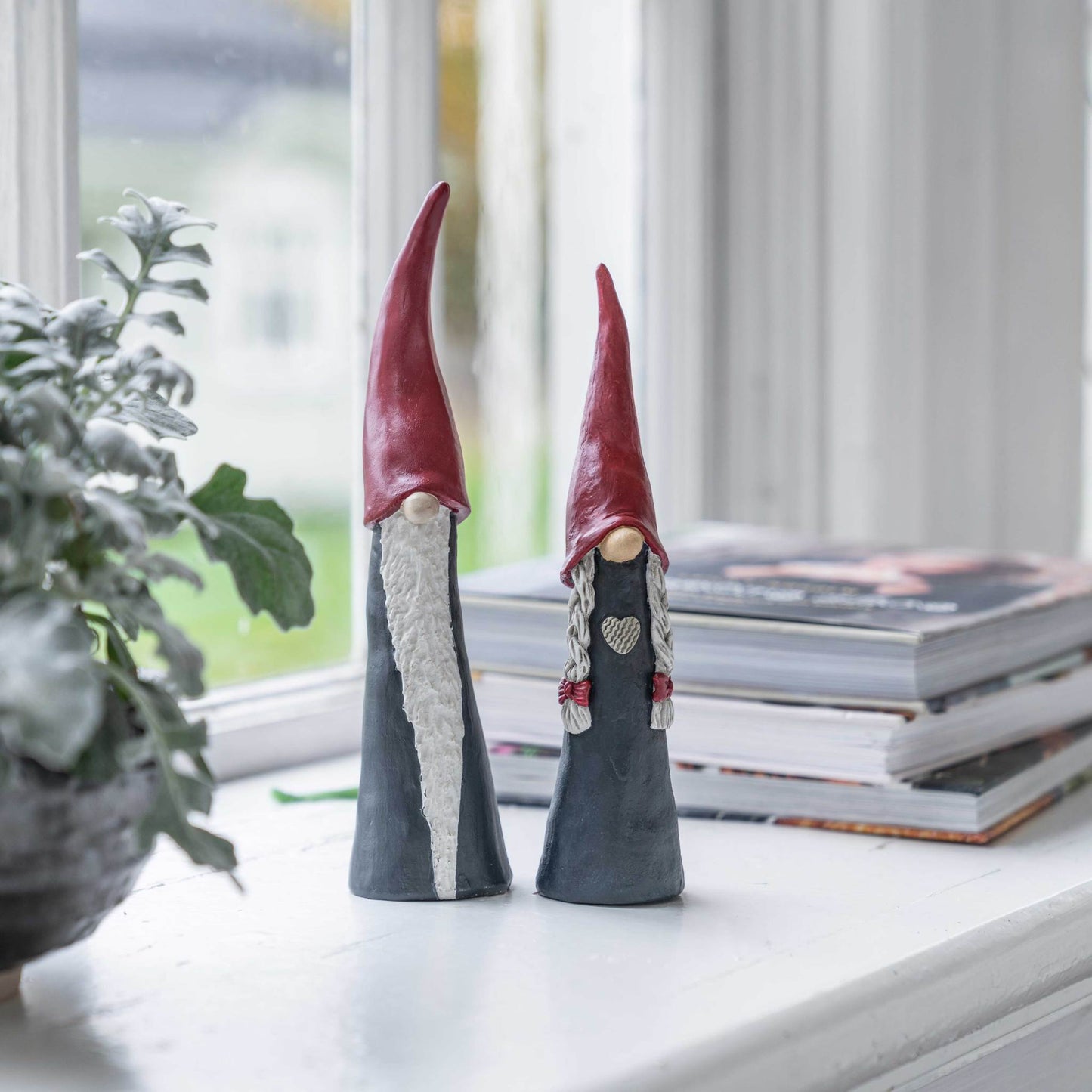 Nääsgränsgården Tomte Hoher Hut Höhe 21 cm grau, rot