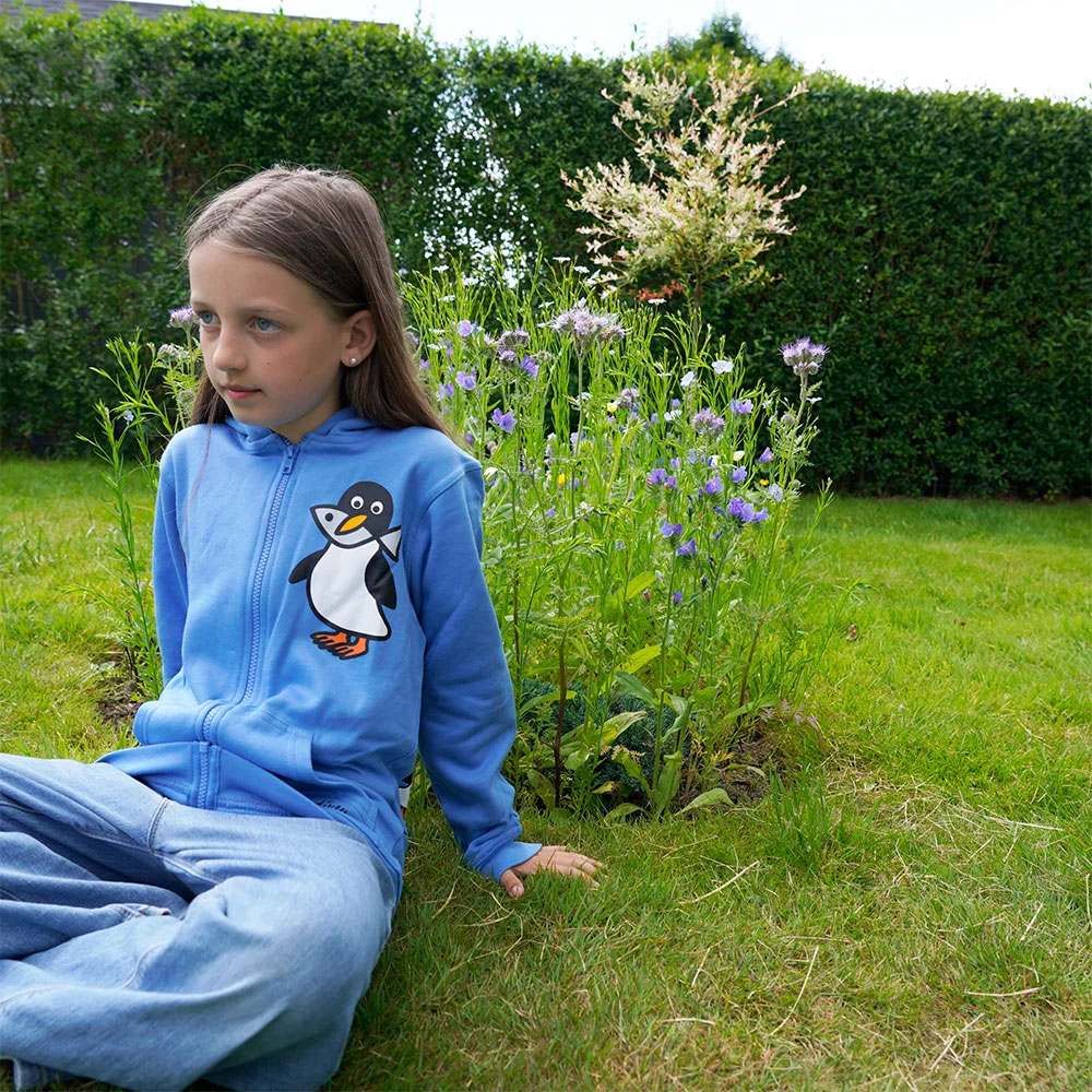 Bo Bendixen Kinder Sweatshirtjacke mit Kapuze Pinguin mit Fisch blau