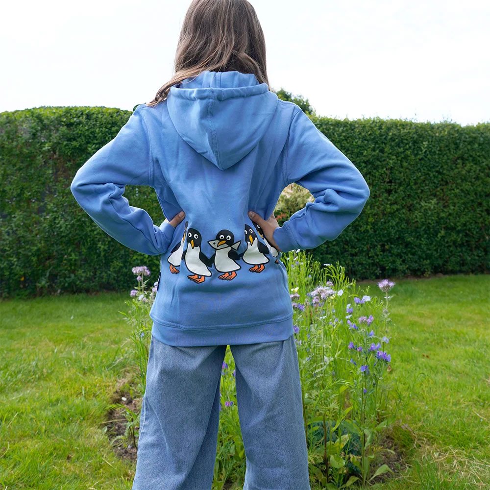 Bo Bendixen Kinder Sweatshirtjacke mit Kapuze Pinguin mit Fisch blau