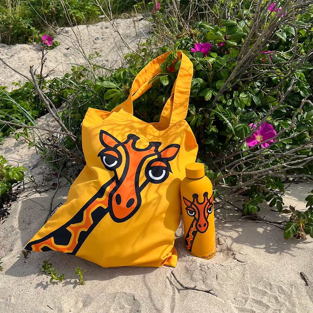 Bo Bendixen Giraffe Tasche 40 x 44,5 cm - gelb Einkaufstasche mit Beutel aus recyceltem PET