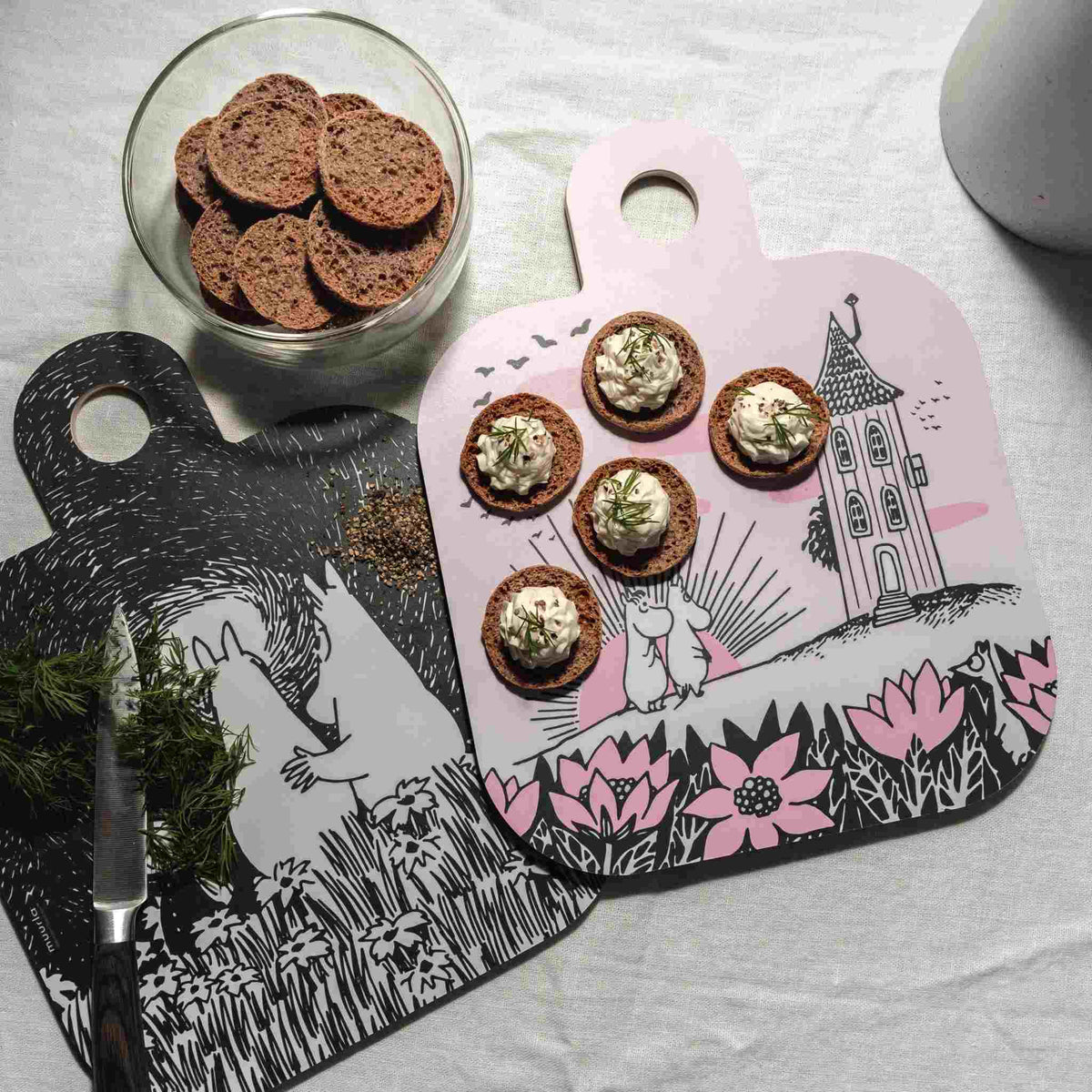 Muurla Moomin Friendship Cutting Board / Serving Board 25x32 cm pink, black with 2 motifs