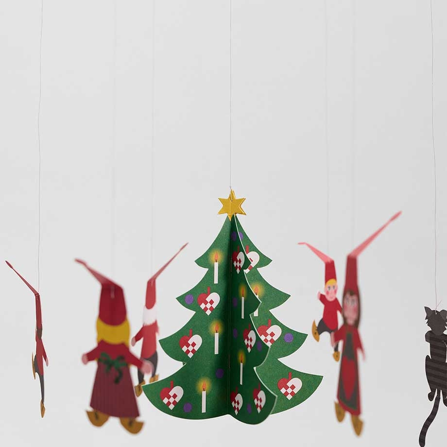 Flensted Mobiles Nisse Familie Karton 25x40 cm grün, rot