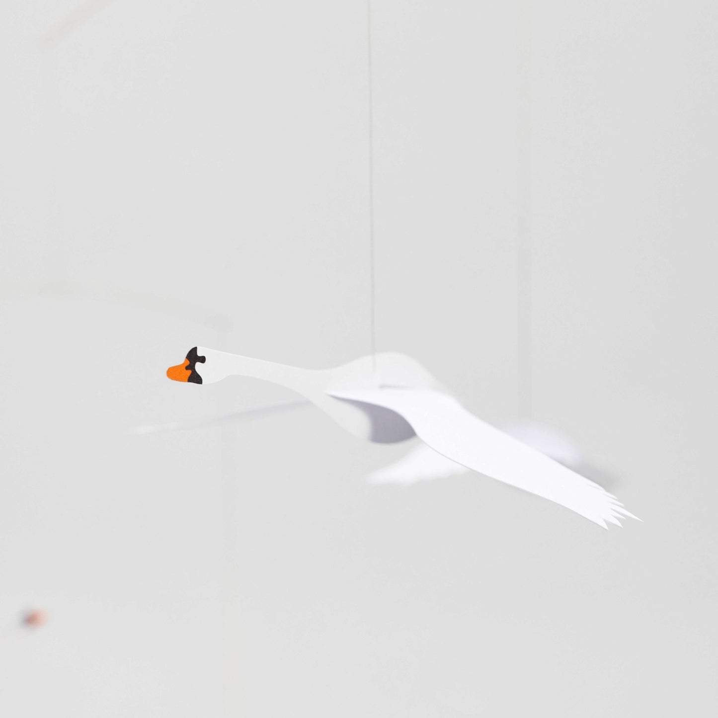 Flensted Mobiles Schwäne des Nordens Karton 55x45 cm weiß, grau
