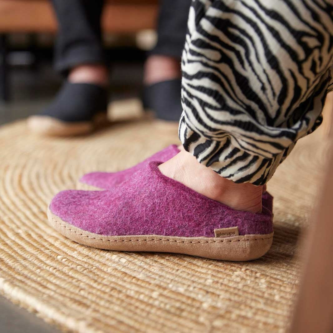 Glerups Pantoffel Modell B mit Ledersohle – Dein natürlicher Hüttenschuh aus Gotland-Woll