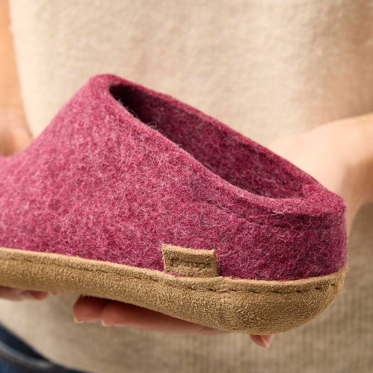 Glerups Pantoffel Modell B mit Ledersohle – Dein natürlicher Hüttenschuh aus Gotland-Woll