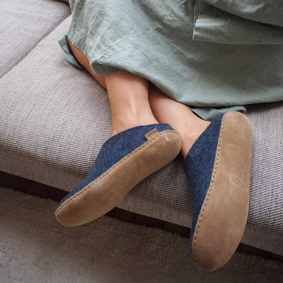 Glerups Pantoffel Modell B mit Ledersohle – Dein natürlicher Hüttenschuh aus Gotland-Woll