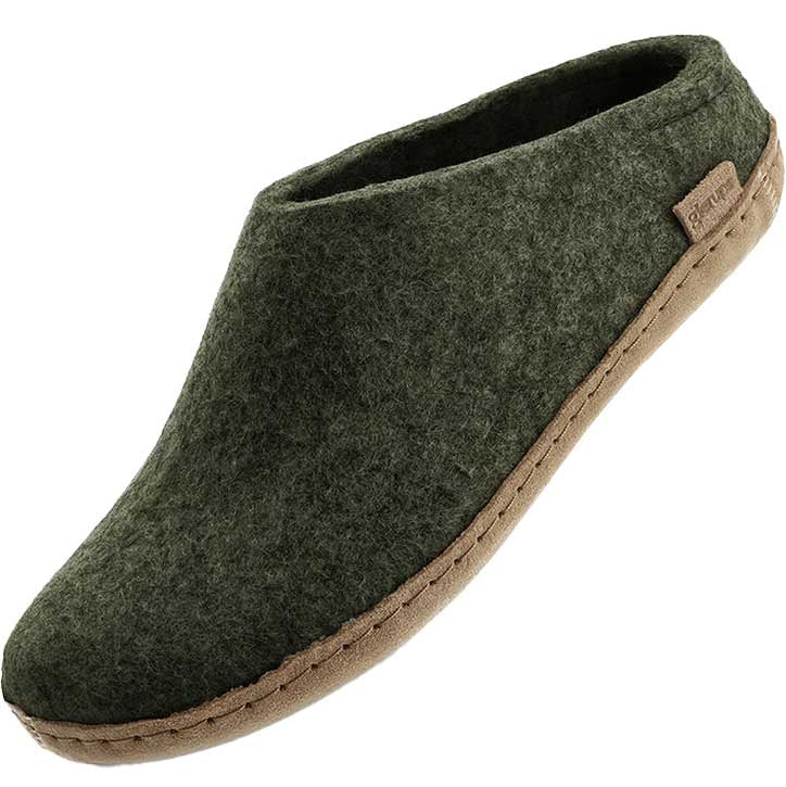 Glerups Pantoffel Modell B mit Ledersohle – Dein natürlicher Hüttenschuh aus Gotland-Woll