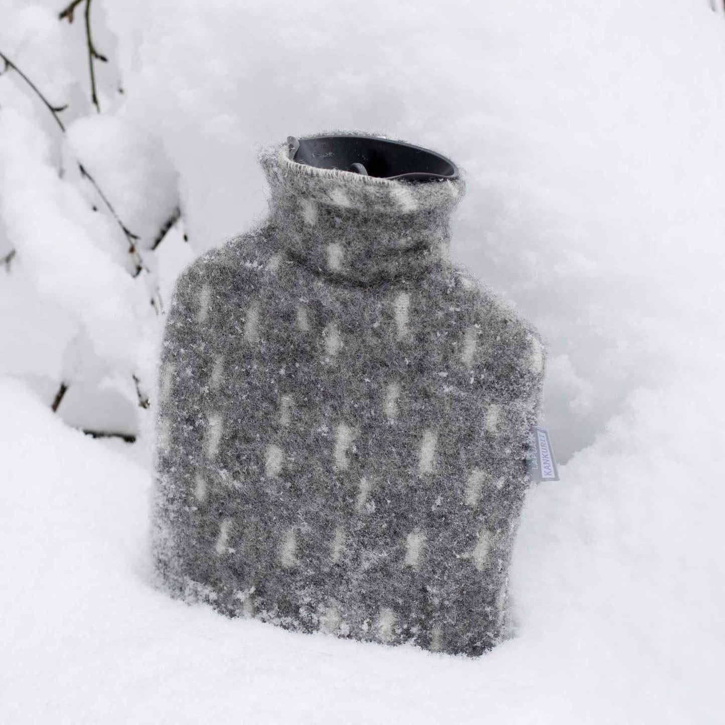 Lapuan Kankurit Pyry (Schneegestöber) Wärmflasche mit Wollhülle grau