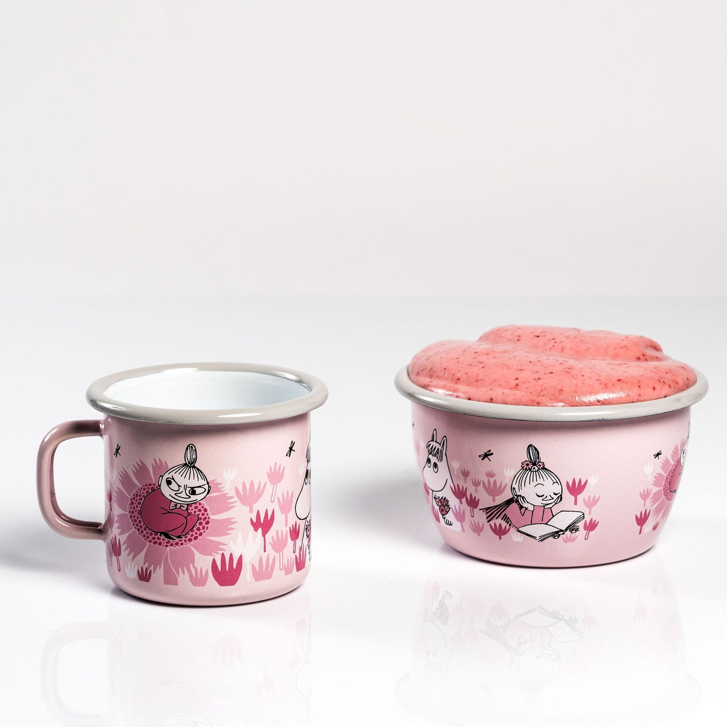 Muurla Mumins Tag im Garten Mädchen Tasse  Emaille 0,25 l