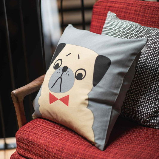 Spira of Sweden Kompiskudde Hund Penny Kissenhülle 47x47 cm grau, beige, schwarz, rot