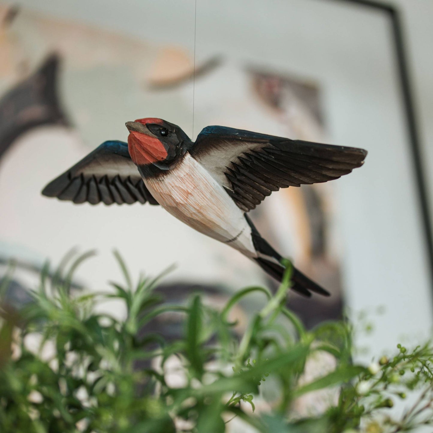 Wildlife Garden Decobird Fliegende Hausschwalbe handgeschnitzt