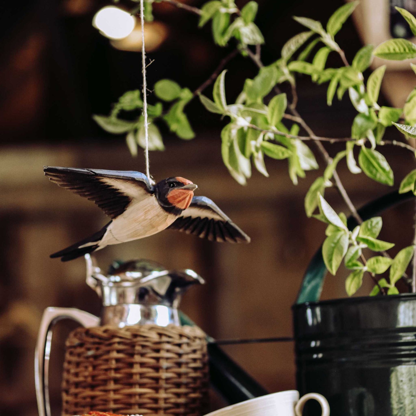 Wildlife Garden Decobird Fliegende Hausschwalbe handgeschnitzt