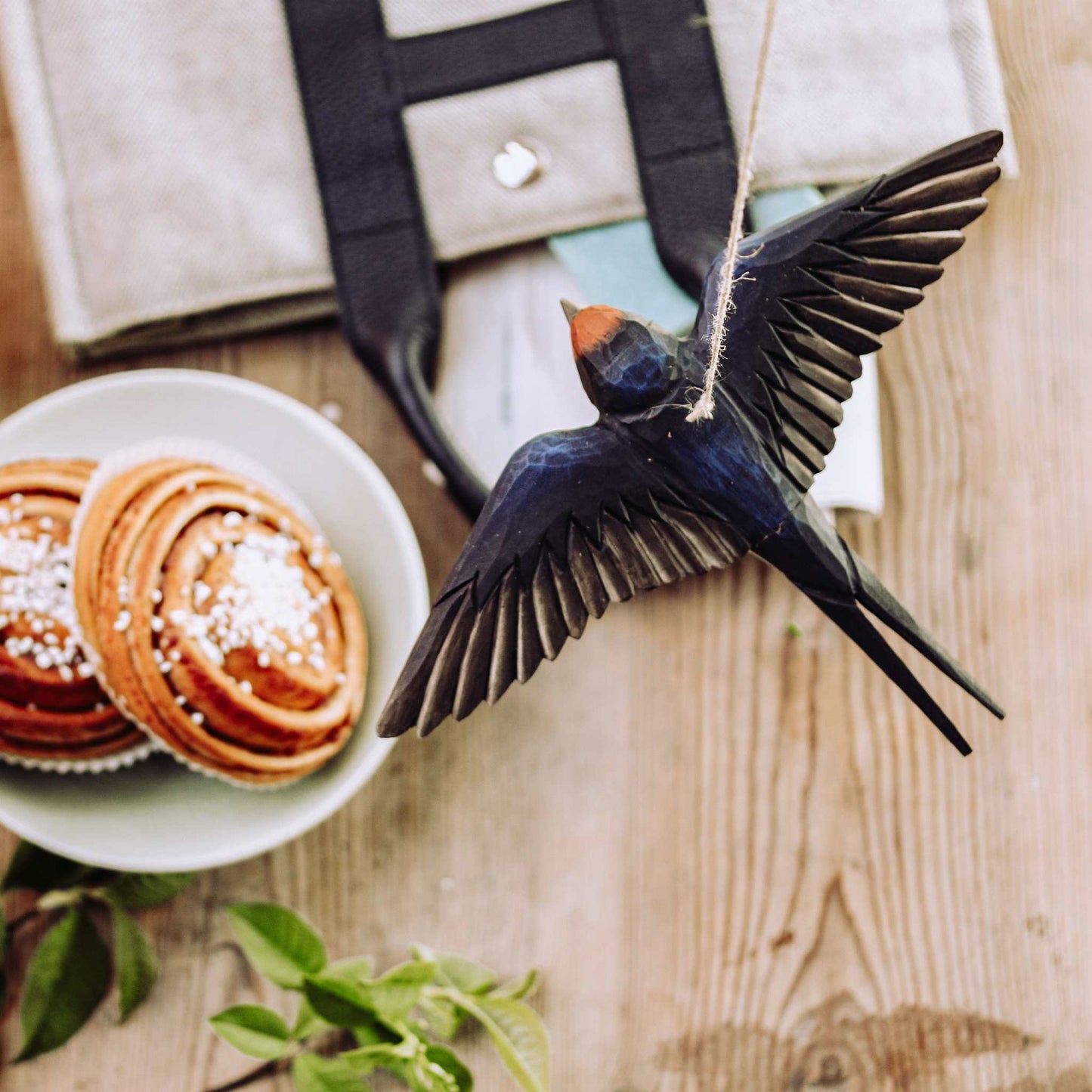 Wildlife Garden Decobird Fliegende Hausschwalbe handgeschnitzt