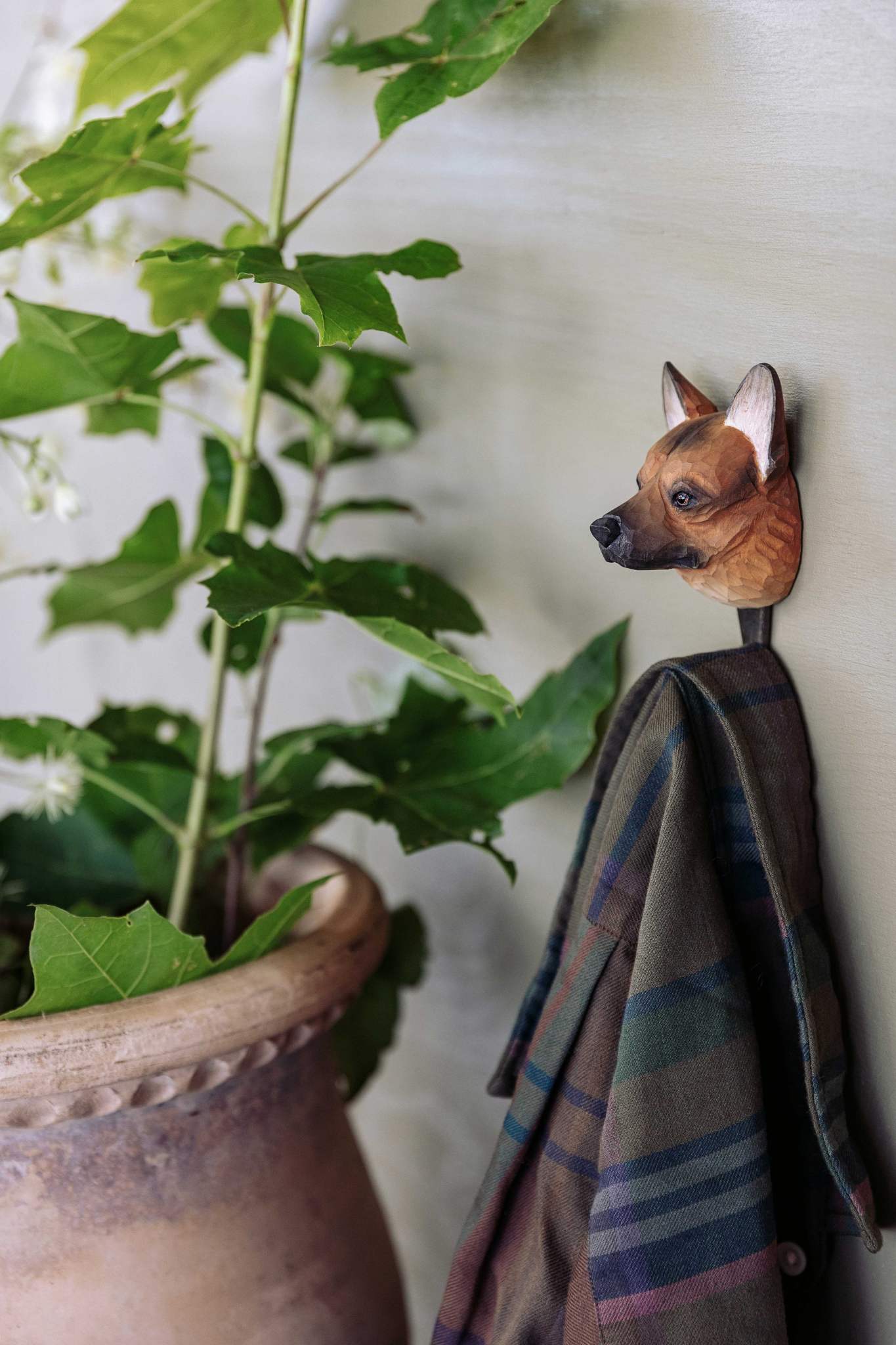 Wildlife Garden Decohook Wall Hook German Shepherd (hand-carved)