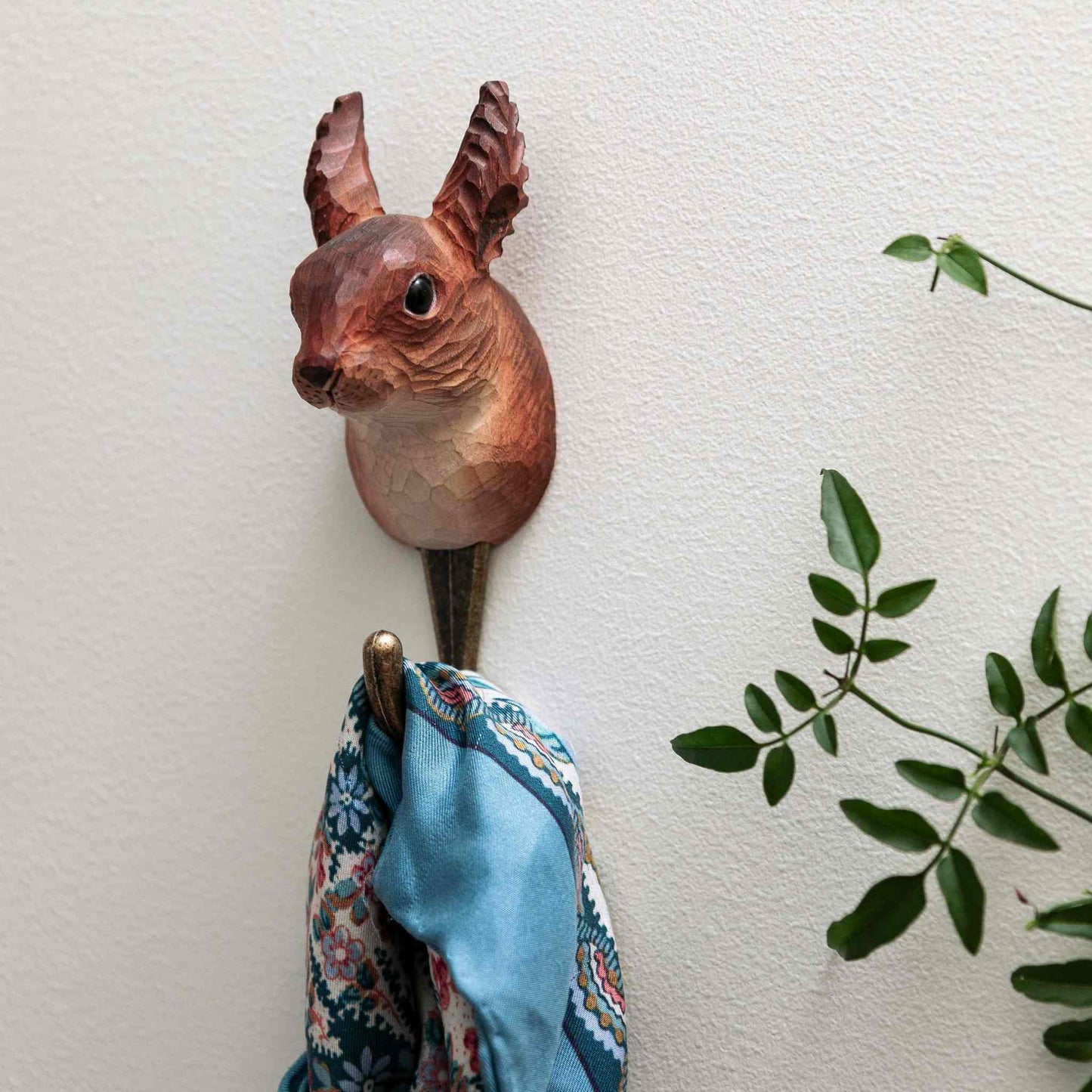 Wildlife Garden Decohook Wandhaken Eichhörnchen (handgeschnitzt)