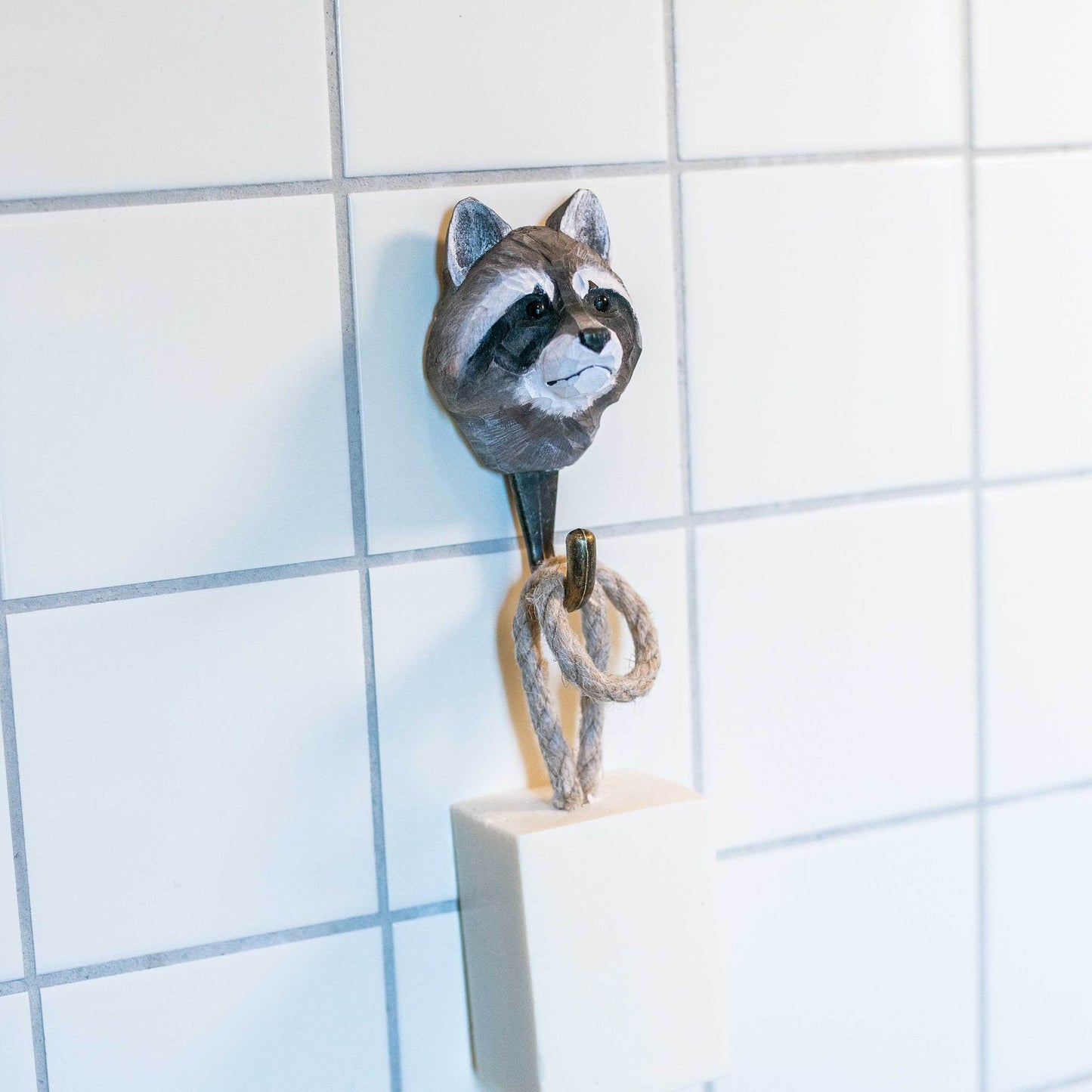 Wildlife Garden Decohook Wandhaken Waschbär (handgeschnitzt)