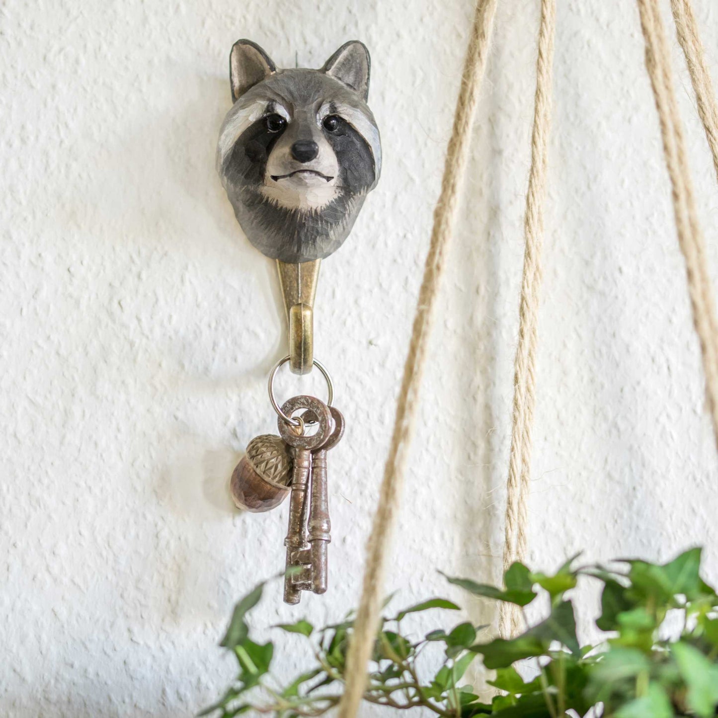 Wildlife Garden Decohook Wandhaken Waschbär (handgeschnitzt)