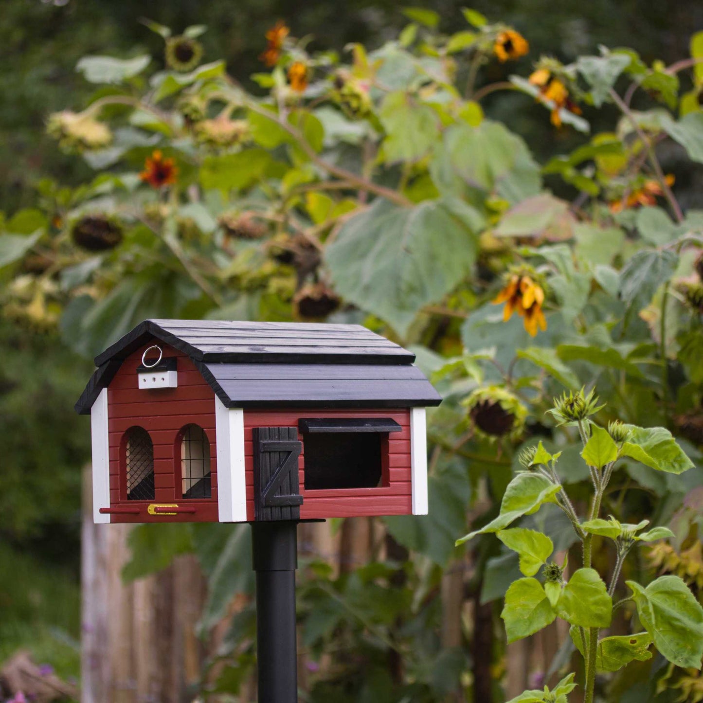 Wildlife Garden Futterscheune Höhe 21,5 cm Breite 25 cm Länge 32 cm schwederot