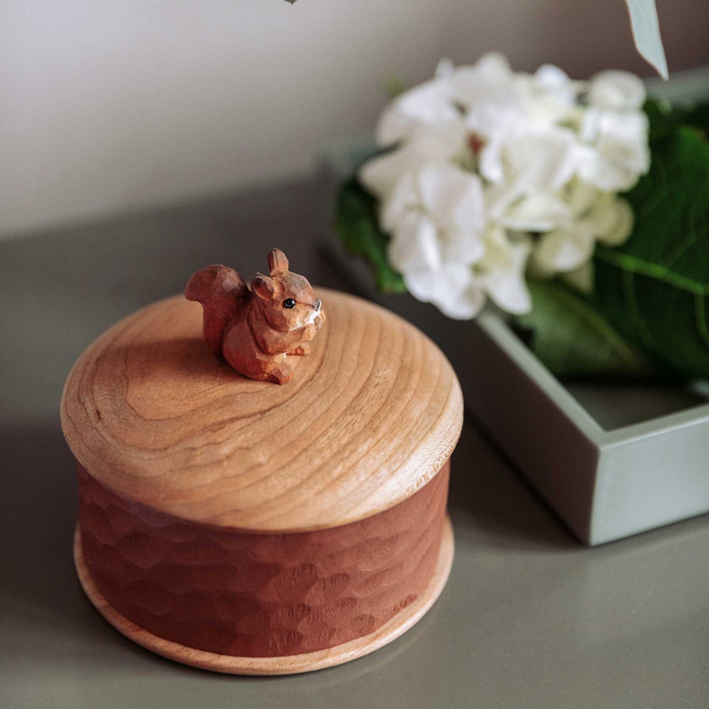 Wildlife Garden Holzdose Eichhörnchen Höhe 9,4 cm Ø 11 cm handgeschnitzt